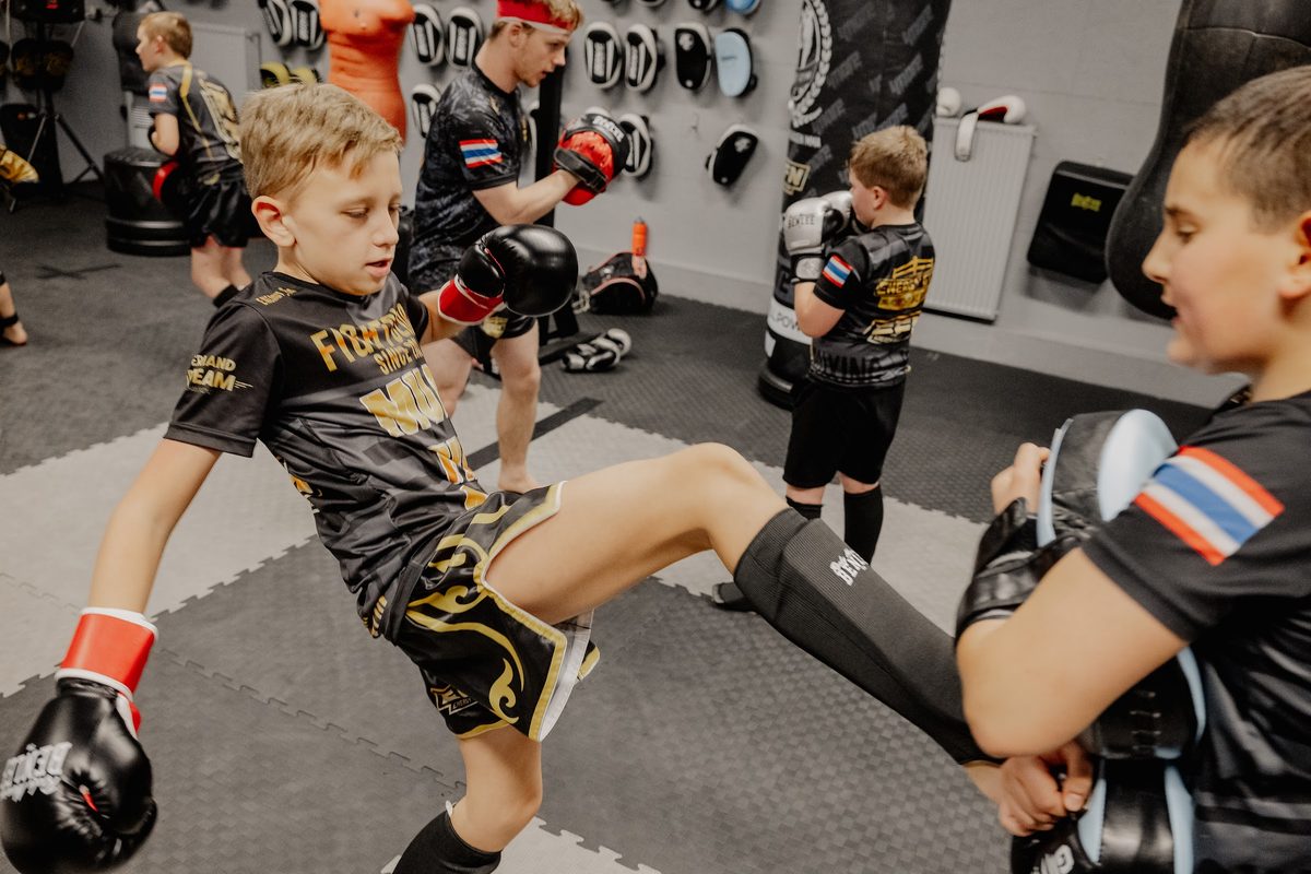 Kinder beim Partnertraining im Energy Gym