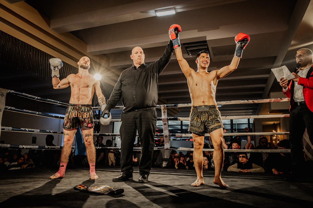 Sportler des Energy Gym bei einer Siegerehrung im Ring